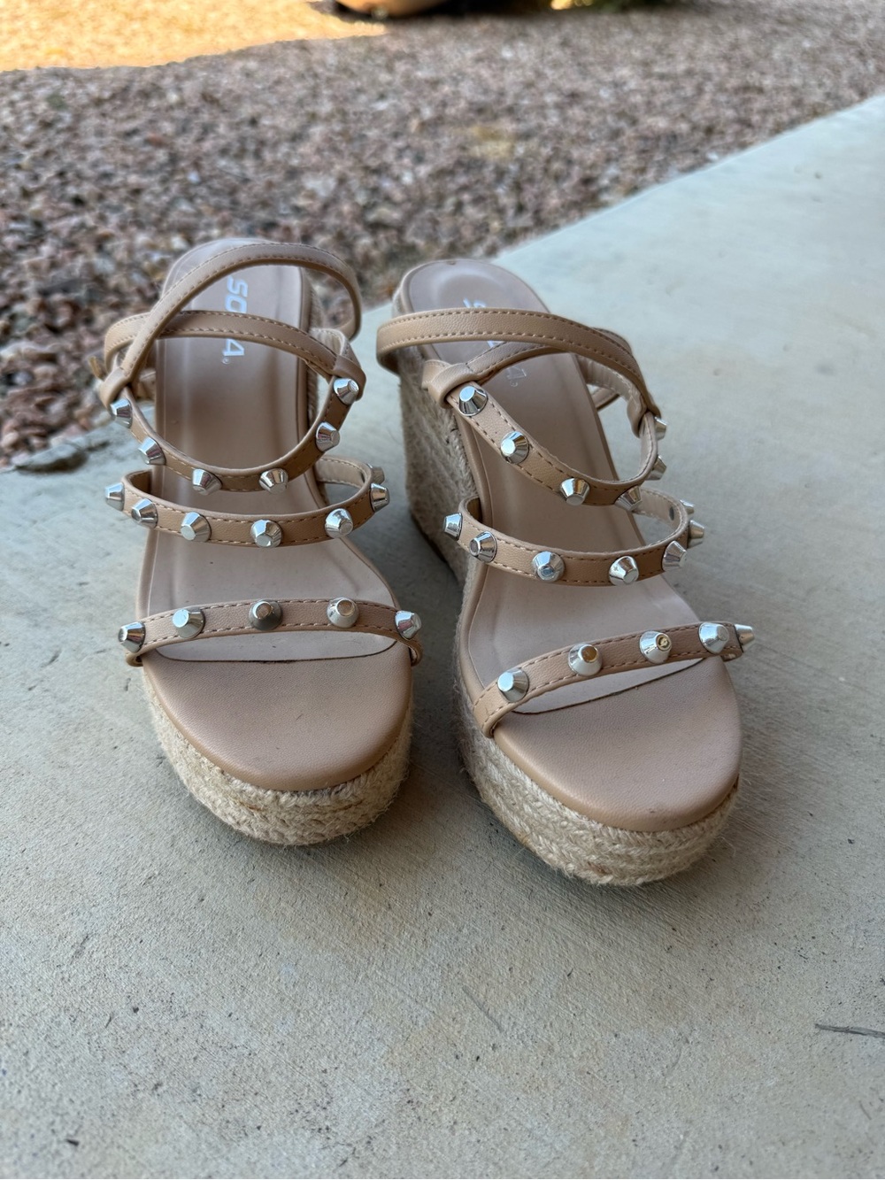 SODA Studded Tan Wedges - Picture 2 of 8